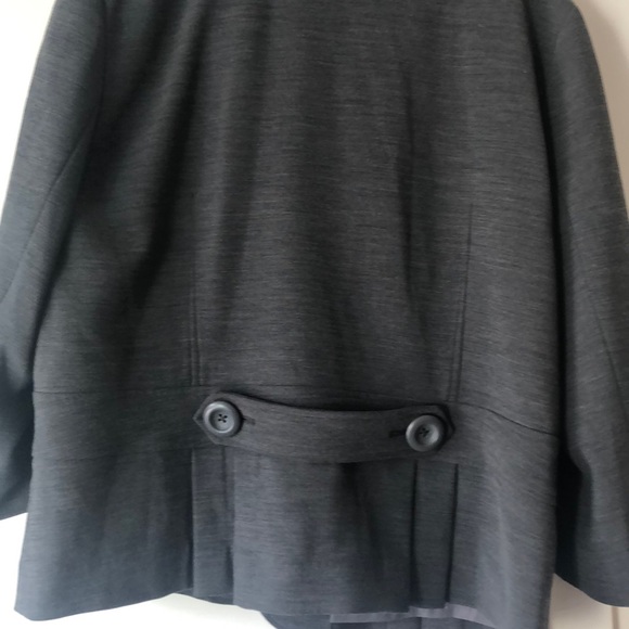 Size 16 Three piece grey suit w/ beautiful details - Picture 4 of 8